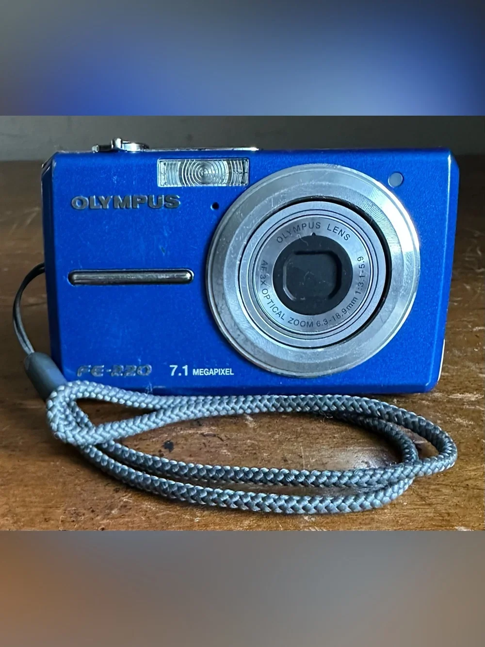 Olympus FE-220 Compact 7.1MP 3x Optical Zoom Point & Shoot Digital Camera Blue